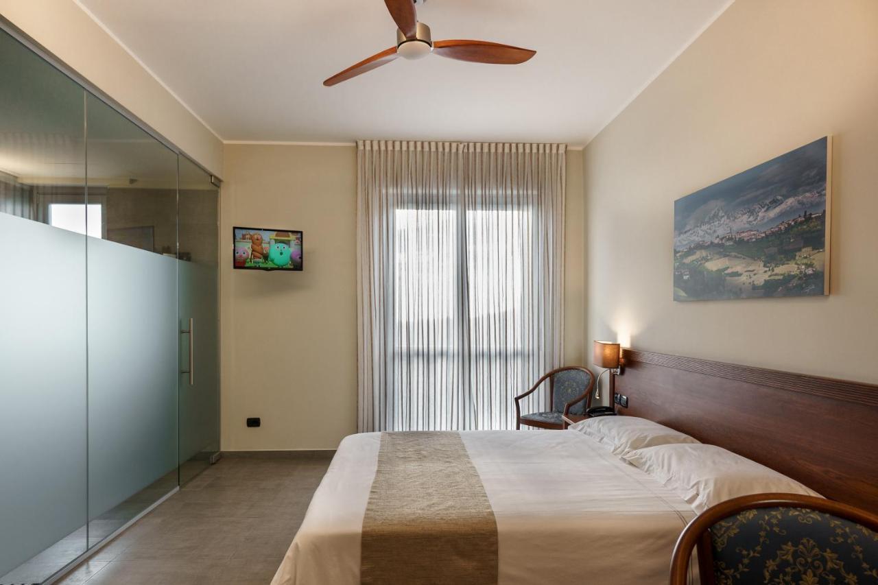 Hotel Il Grappolo D'Oro Монфорте-д'Альба Экстерьер фото