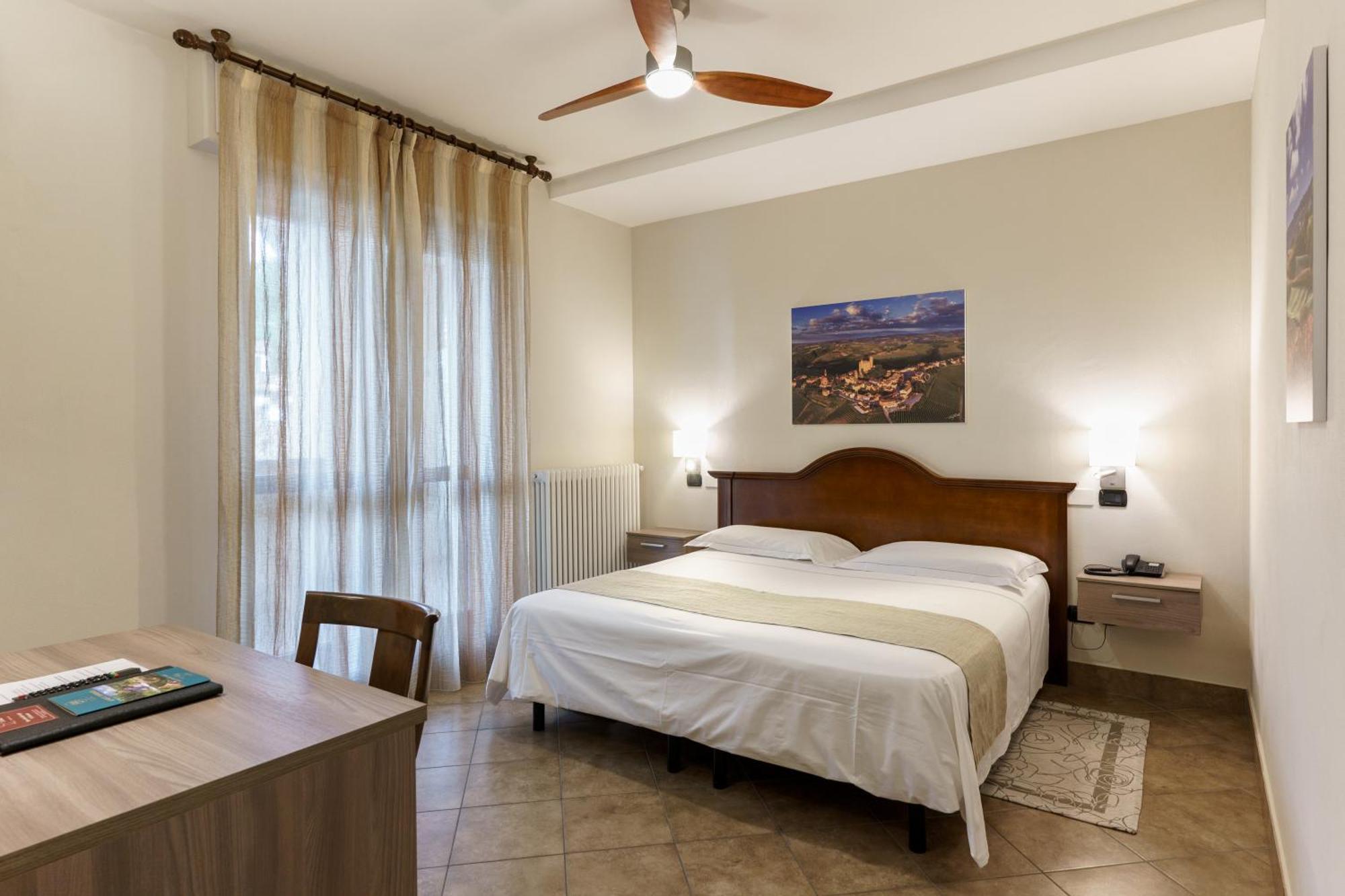 Hotel Il Grappolo D'Oro Монфорте-д'Альба Экстерьер фото