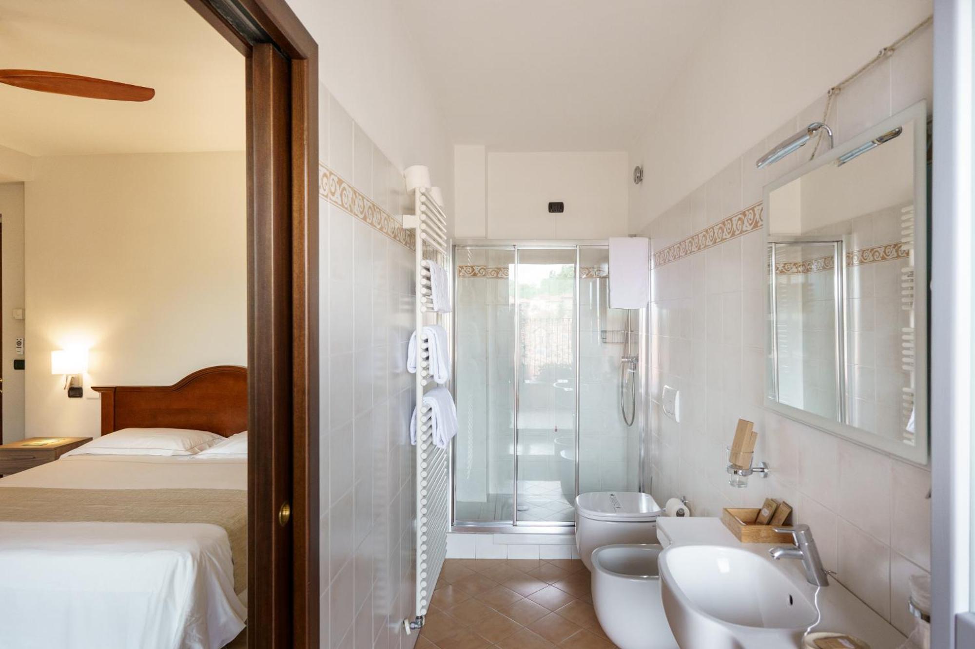 Hotel Il Grappolo D'Oro Монфорте-д'Альба Экстерьер фото