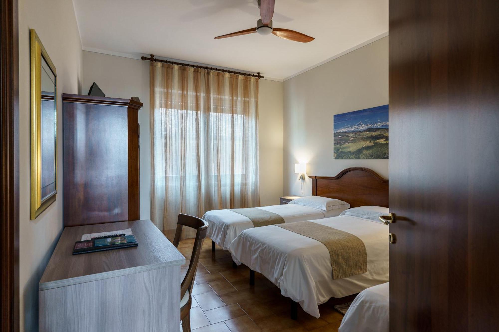 Hotel Il Grappolo D'Oro Монфорте-д'Альба Экстерьер фото