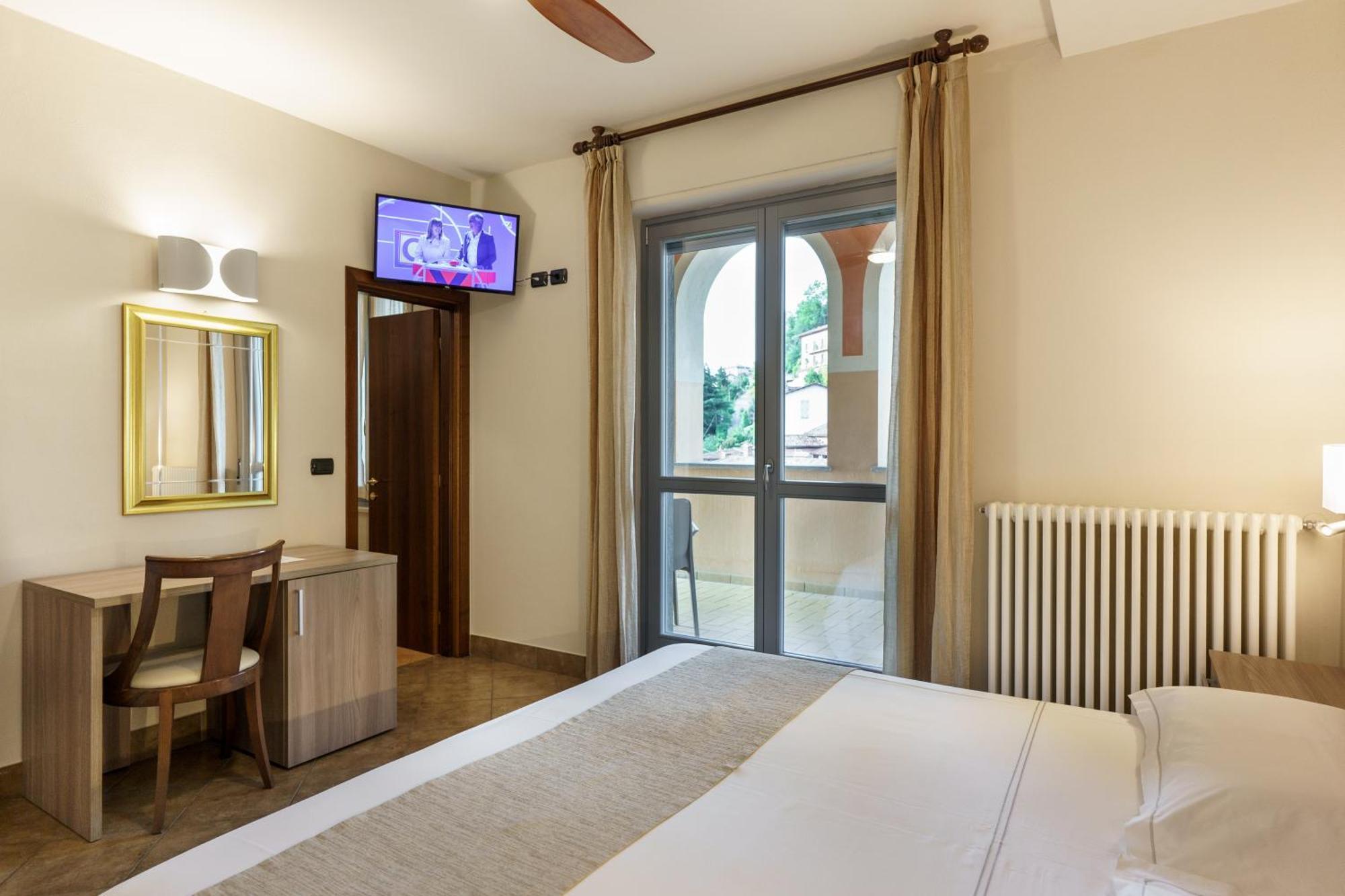 Hotel Il Grappolo D'Oro Монфорте-д'Альба Экстерьер фото