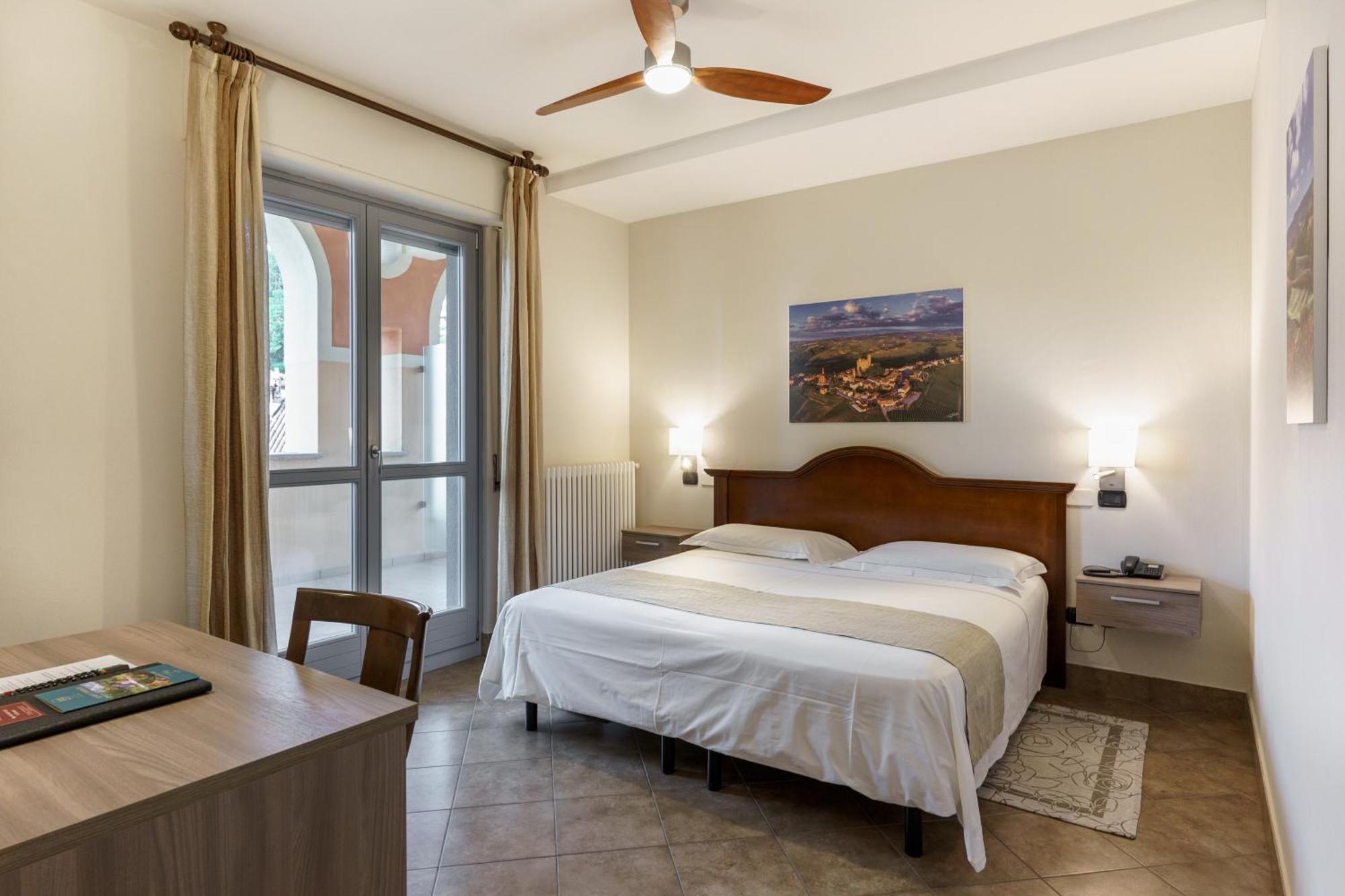 Hotel Il Grappolo D'Oro Монфорте-д'Альба Экстерьер фото
