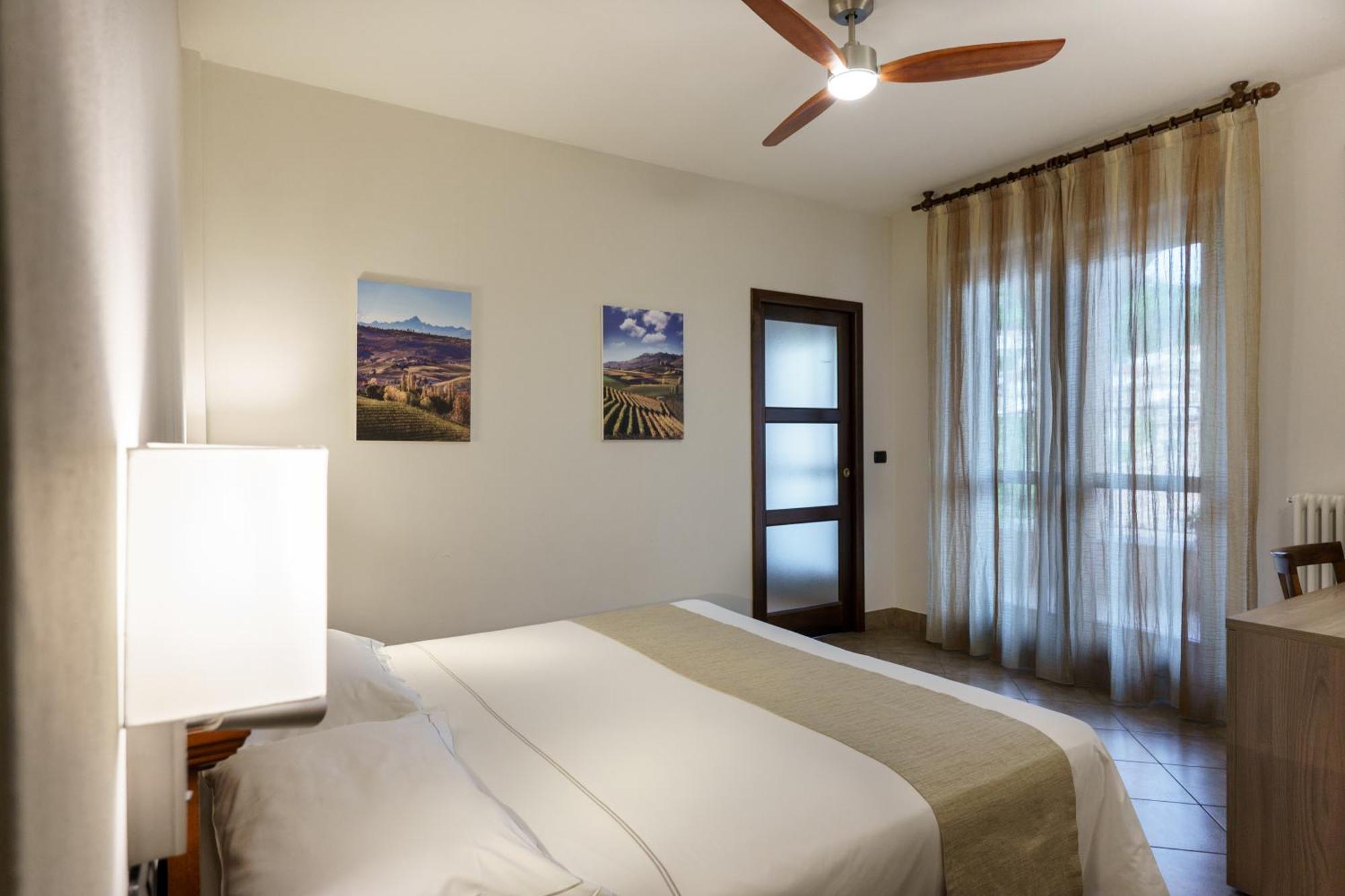 Hotel Il Grappolo D'Oro Монфорте-д'Альба Экстерьер фото