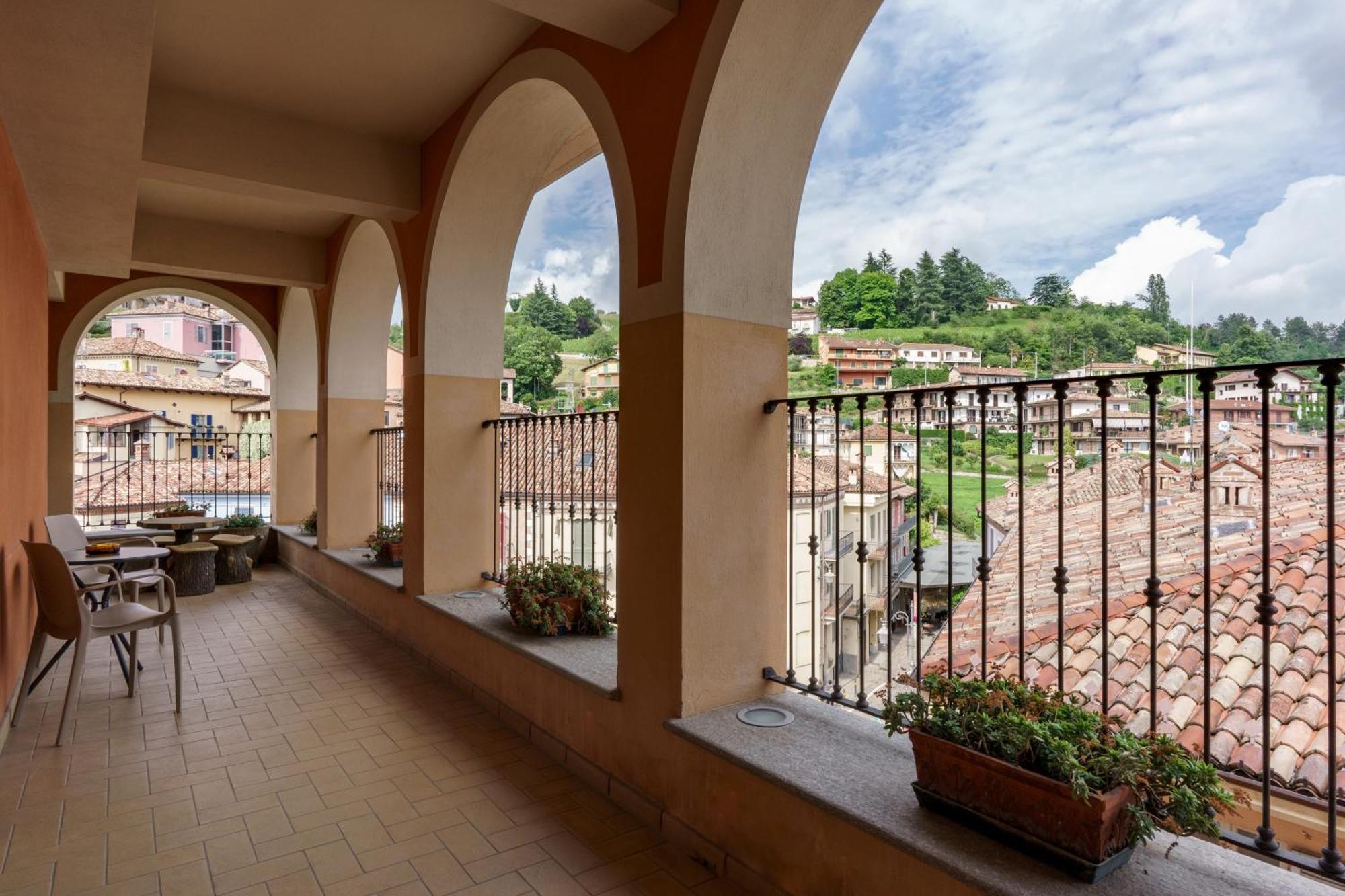 Hotel Il Grappolo D'Oro Монфорте-д'Альба Экстерьер фото